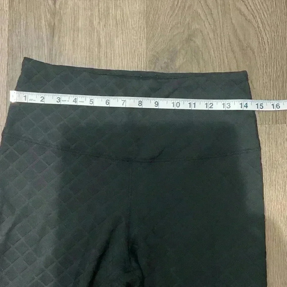 Nike Capri Yoga Black Pants size large strechy material, thick material no show - Picture 4 of 8